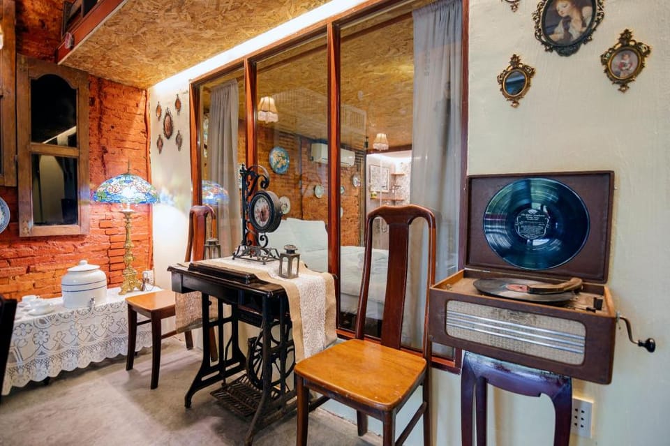 Saigon Acient Legacy 1975 House - Ben Thanh Canter Apartment in Ho Chi Minh City
