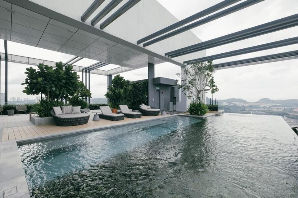 Modern Studio,Infinity Pool,YoutubeNetflix Apartment in Petaling Jaya