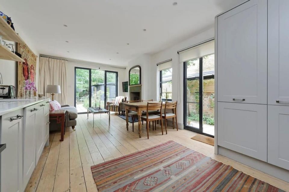 Gorgeous Garden Flat  Kensal  1- bed Apartment in London