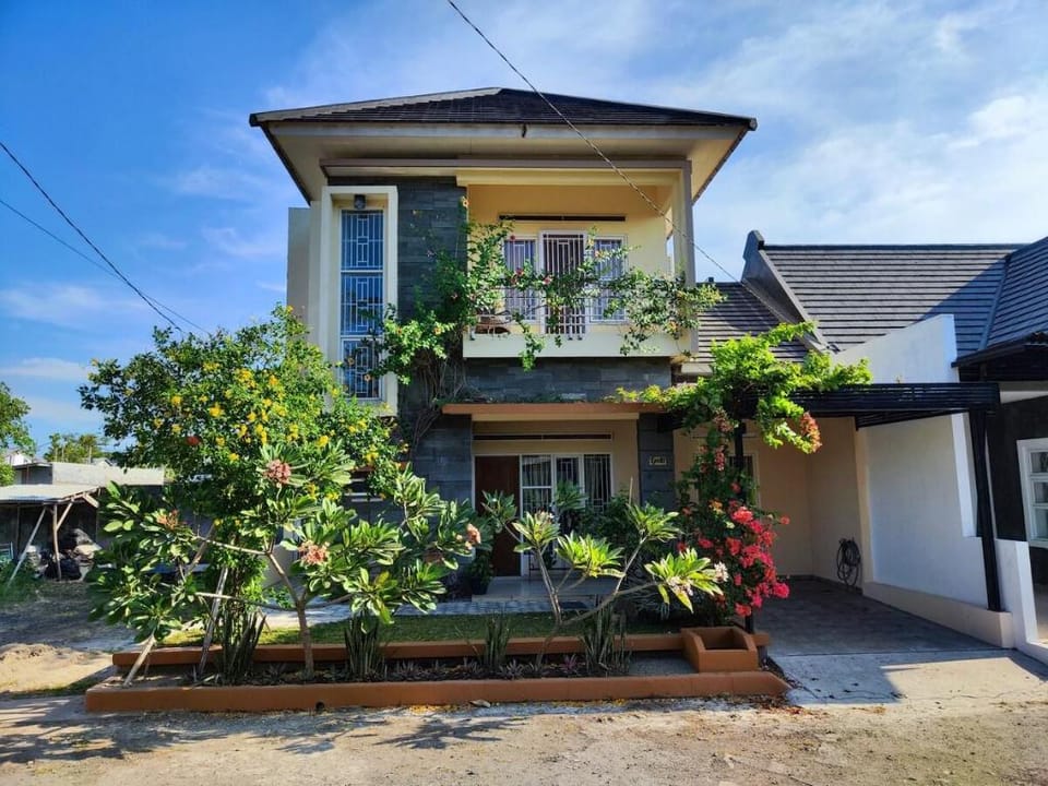 3BR House, 15 min from Cirebon Superblock Mall Vacation rental in West Java