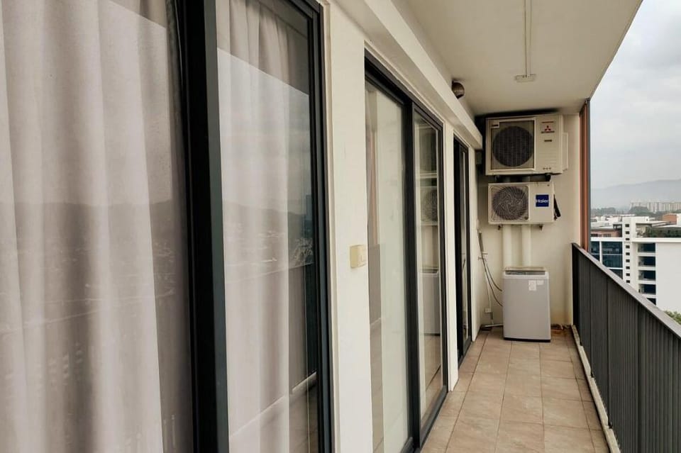 Emporis - 7Pax, 5Room,2Br,2CarPark Segi, MRT, Jaya Apartment in Petaling Jaya