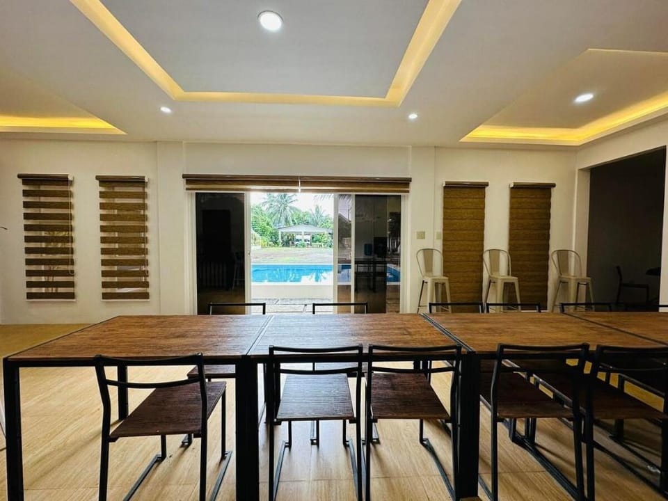 Terra Vascileia Prince with Pool (good for 16 pax) Vacation rental in Tagaytay