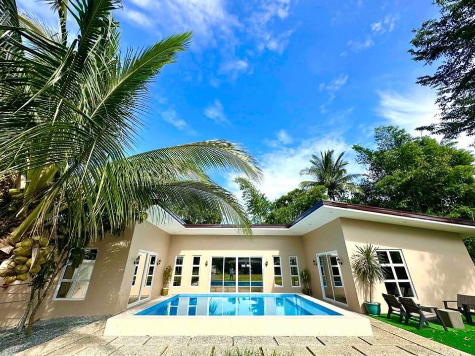 Terra Vascileia Prince with Pool (good for 16 pax) Vacation rental in Tagaytay