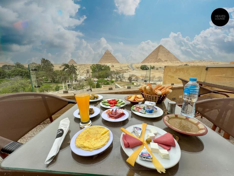 Queen Ash pyramids view Apartment in Egypt