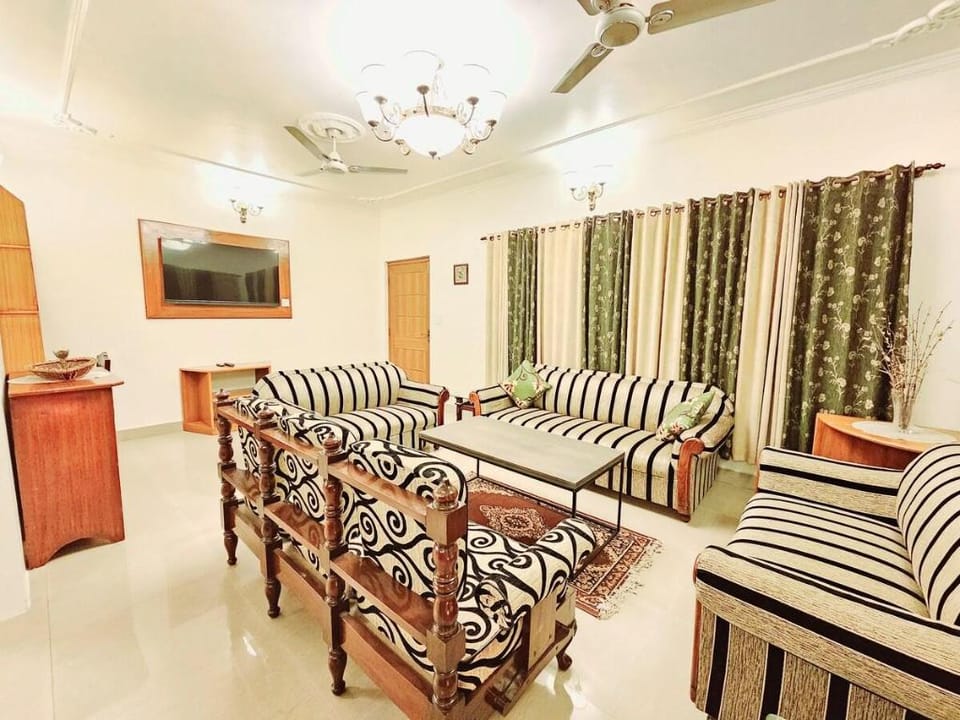 Queen's Courtyard by Devlok Villas Villa in Dehradun