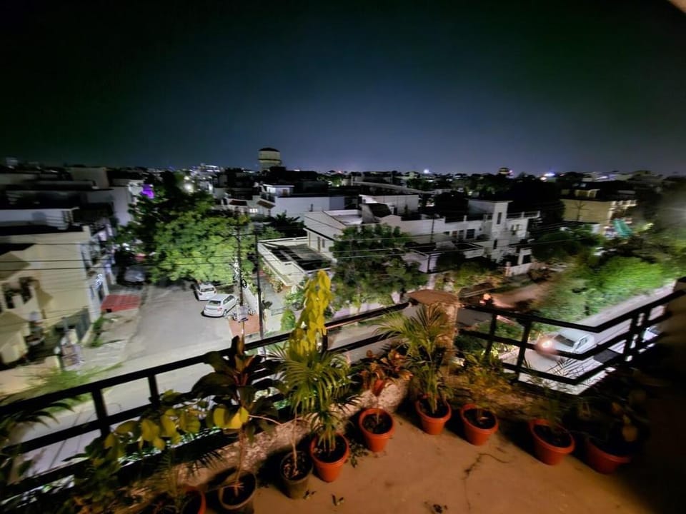 Sunlit stays - Mama's terrace Vacation rental in Lucknow