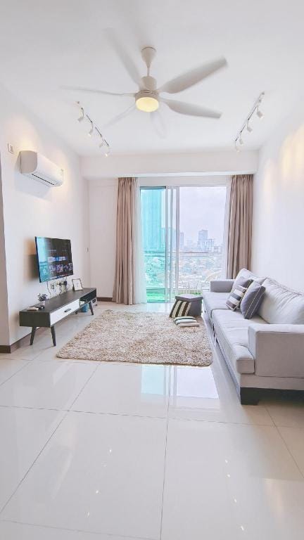 Lovely Designed Spacious Condo w Pool / Parking Vacation rental in Johor Bahru