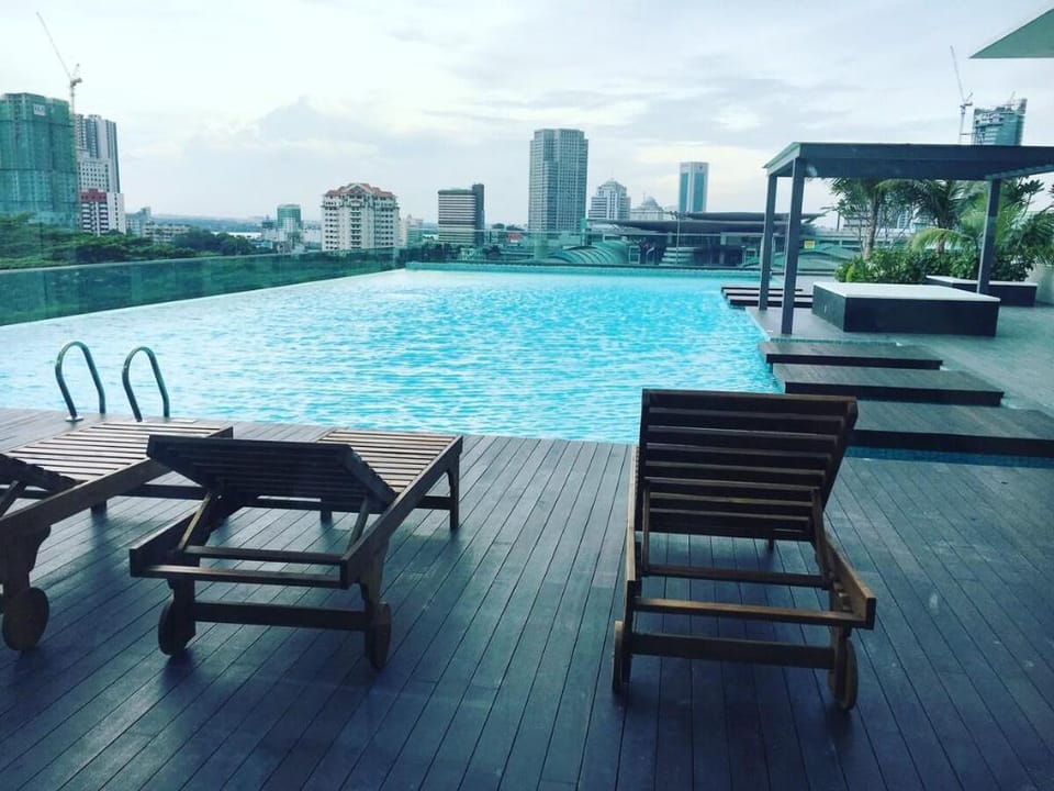 Lovely 1 Bed /Studio w Hot Tub/Pool/Gym/Parking Apartment in Johor Bahru