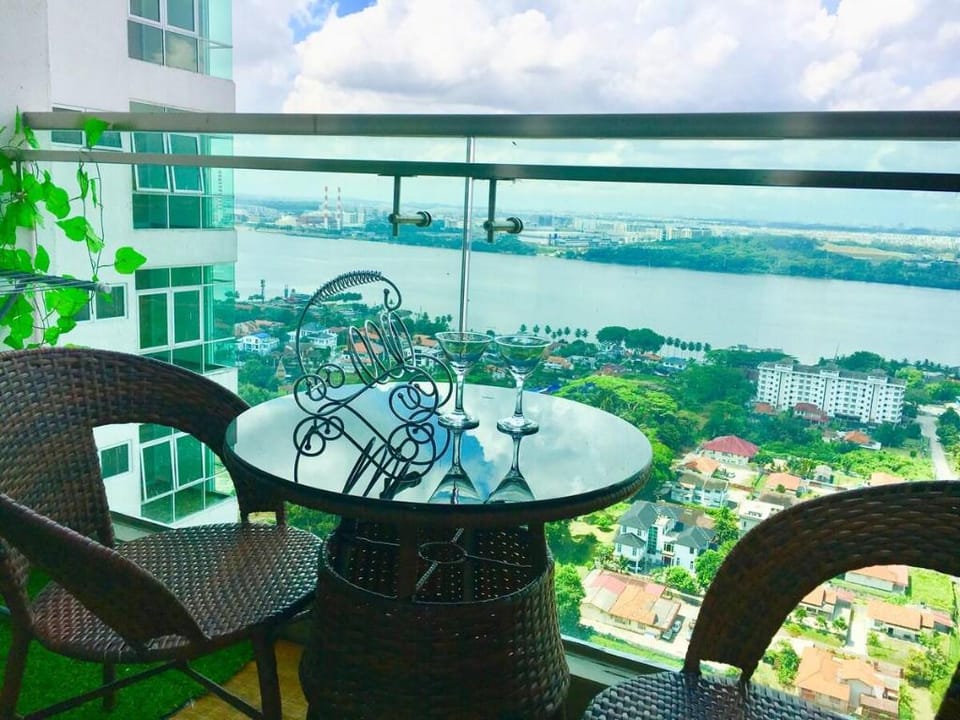 Lovely 1 Bed /Studio w Hot Tub/Pool/Gym/Parking Apartment in Johor Bahru