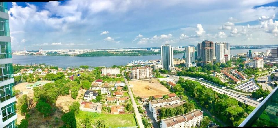 Lovely 1 Bed /Studio w Hot Tub/Pool/Gym/Parking Apartment in Johor Bahru