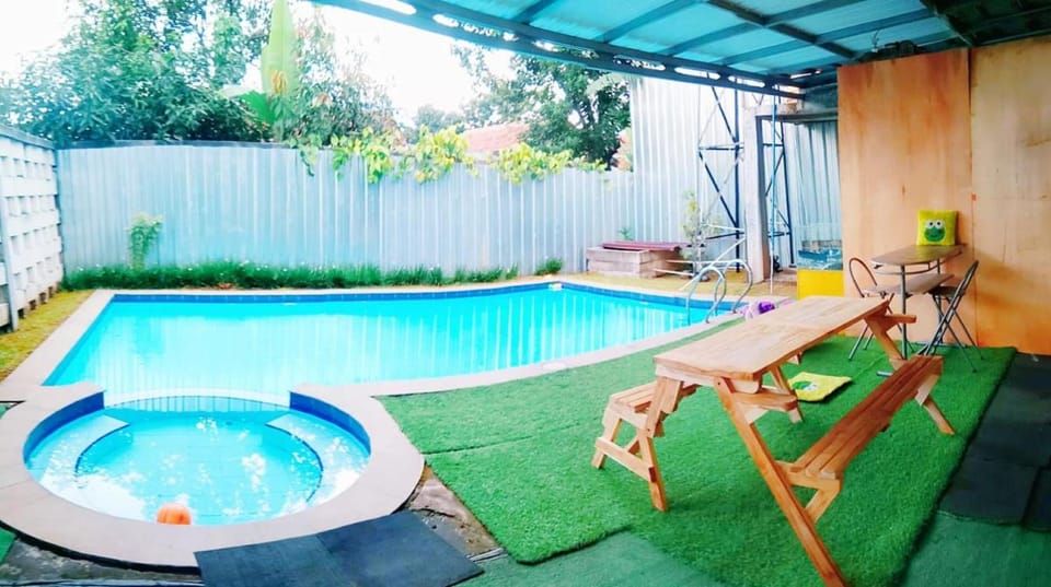Algira Guest House Syariah RedPartner Bed and Breakfast in West Java