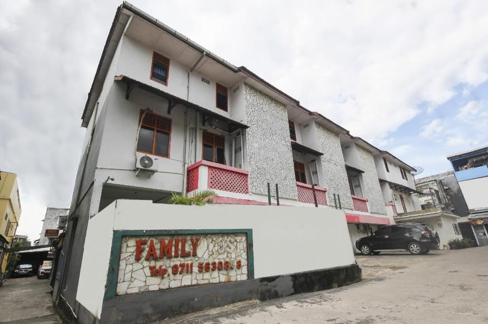 OYO 3872 Wisma Family Hotel in Indonesia