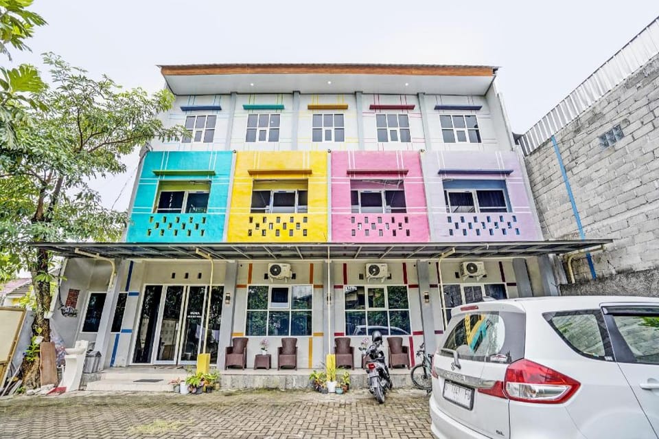 OYO 92117 Fa Homestay Syariah Hotel in East Java