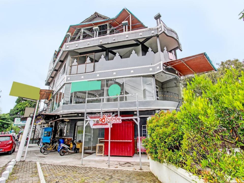 OYO 92166 Nirwana Inn Syariah Hotel in Special Region of Yogyakarta