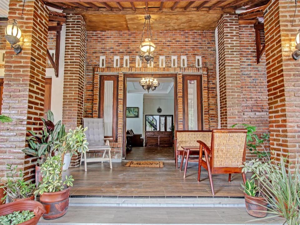 OYO 92757 Ndalem Pusponyidro Syariah Hotel in Special Region of Yogyakarta