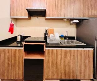 Y Stylish 2BR Option for 6 Apartment in Iloilo City