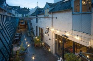 Cosy At The Mews - 2 Bedroom Apartment - Tenby Apartment in Wales