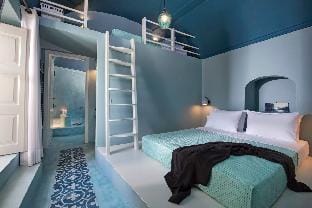 Dimael Mansion Blue Superior Suite Apartment in Thera