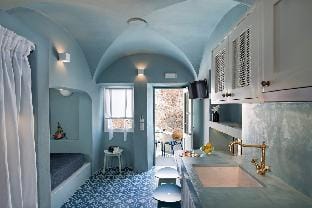 Dimael Mansion Blue Superior Suite Apartment in Thera