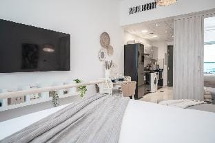 Burj Khalifa view! Stunning studio in City Center! Vacation rental in Dubai