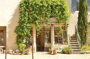 Luberon Historic Village Lauris - Elegant Private Studio English Host Apartment in Provence-Alpes-Côte d'Azur