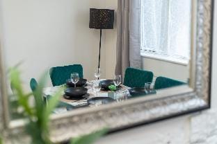 Three bed Gorgeous house AbbeyWood Apartment in London