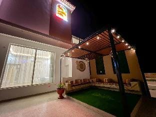 R61 sunset Chalet Villa in Oman