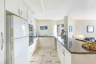 2 Bedroom Unit-Ocean View, Pool, Mini Golf & more! Apartment in Maroochydore