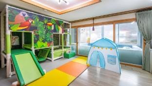 Muju Opera Pension and Kids Pool Villa Bed and Breakfast in South Korea
