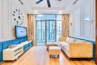 Moxy HCMC Aparts - Vinhomes Central Park, Ice Rink Apartment in Ho Chi Minh City