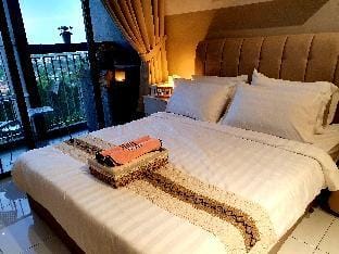 New unit w/romantic balcony @ Skytree, Bkt Indah Apartment in Johor Bahru