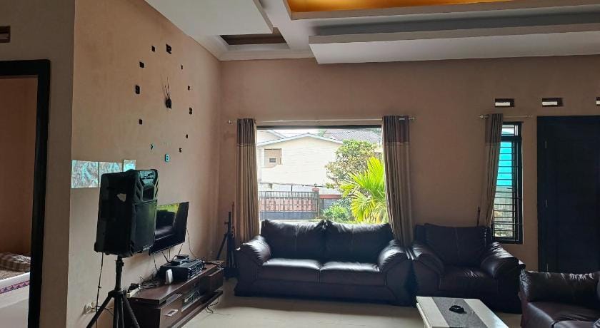 The F One Village Hotel in Cisarua