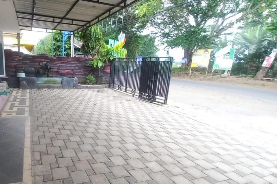 Fortuna Hotel RedPartner Near Exit Tol Paiton Hotel in East Java