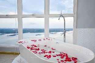 【Bathtub with Seaview!!】Luxury Seaview Suite Vacation rental in Johor Bahru