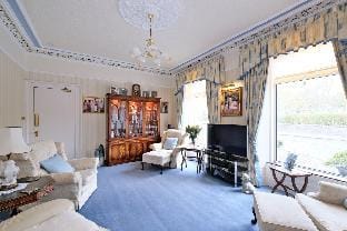 The Jays Guest House (Entire Guest House) Villa in Aberdeen