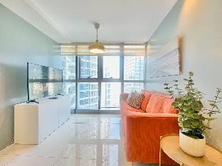 Uptown BGC: Spacious Corner 2BR Vacation rental in Makati