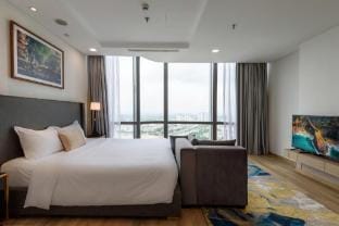 Urban Retreat Vinhomes Riverside Apartment in Ho Chi Minh City