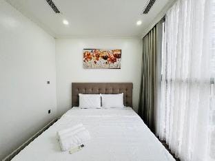 Vinhomes Skylake 2BR + 2WC / City view cozy Apartment in Laos
