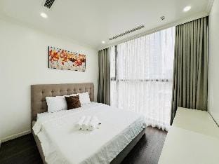 Vinhomes Skylake 2BR + 2WC / City view cozy Apartment in Laos