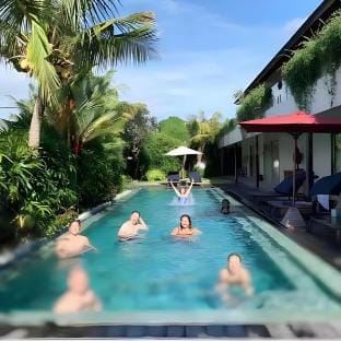 Villa Louwie, Canggu - 5 Bedrooms, pool and garden Villa in North Kuta