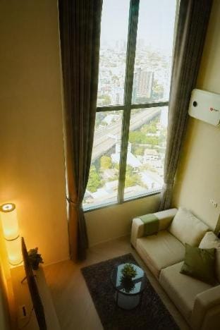 Skyline Loft - Luxury, Cozy, 5 Min BTS On Nut! Apartment in Bangkok
