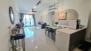 Sunway Velocity Deluxe Stay w. KLCC City View 6pax Vacation rental in Federal Territory of Kuala Lumpur