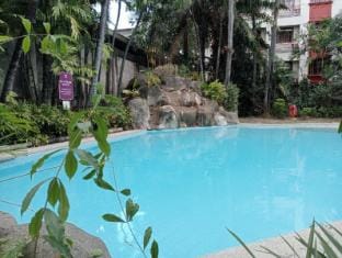 Condotel in Pasig City - Hampton Gardens Apartment in Pasig