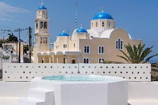 Dimael Mansion White Suite Apartment in Thera