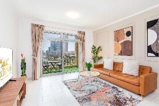 Lux BnB I Una Tower I Lakes View Apartment in Dubai