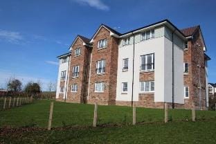 Luxury 2 Bedroom Flat in Quiet Village w/ Ensuite Apartment in Scotland