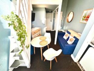 Kensington Gardens - Split Level Double Studio Apartment in City of Westminster