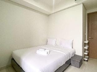 Comfort and Modern Look 1BR Gold Coast By Travelio Apartment in Jakarta