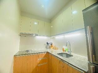 Beach + pool access 1br&2beds Apartment in Lapu-Lapu City