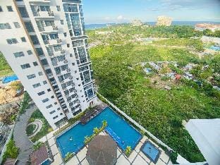 Beach + pool access 1br&2beds Apartment in Lapu-Lapu City